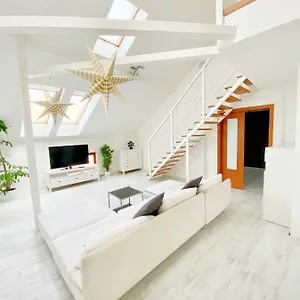 https://loft-with-rooftop-and-garage.inbudapesthotels.com