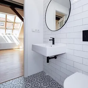 https://flat-no-22-flora-rooftop-apartment-kristanova.praguehotelsweb.com